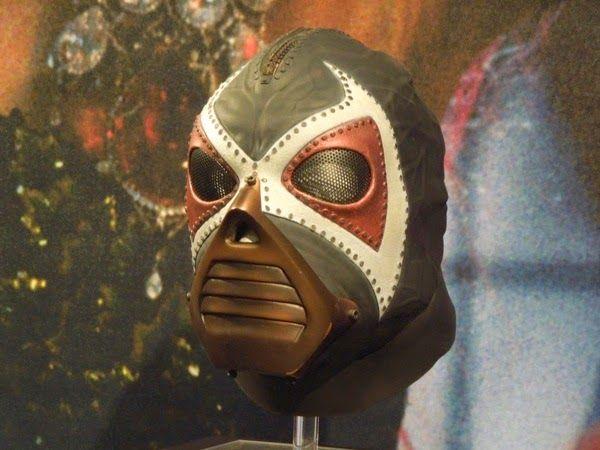 adult-bane-costume-mask-close-up