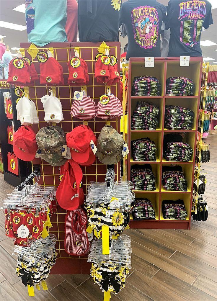buc-ees-store-displaying-4th-july-shirts