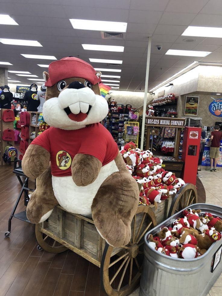 Family wearing Bucees Thanksgiving shirts