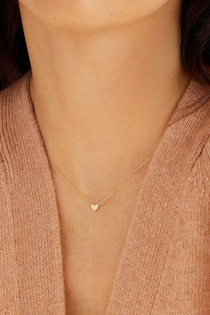 Delicate gold necklace pendant heart