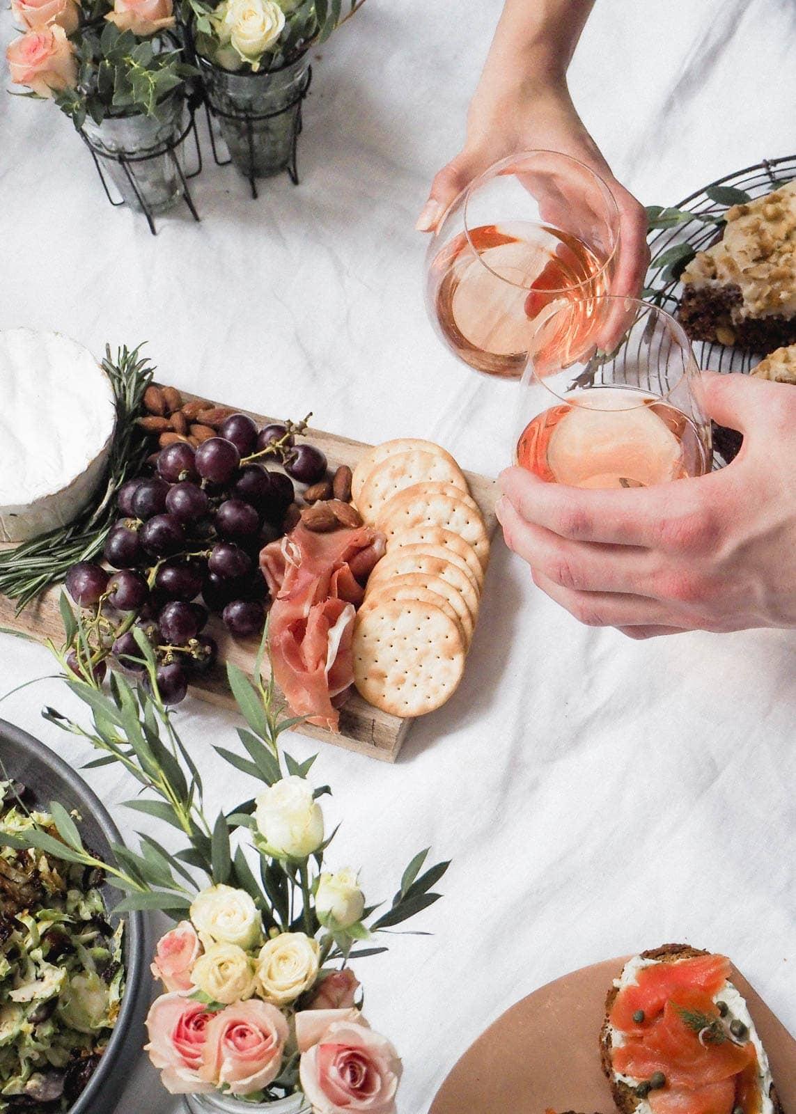 romantic-indoor-picnic