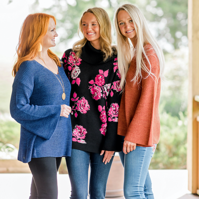Woman Wearing Thanksgiving T-Shirt Family Gathering